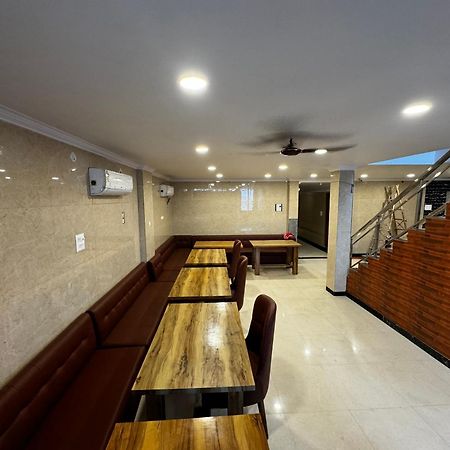 Hotel Walk Inn Faridábád Kültér fotó