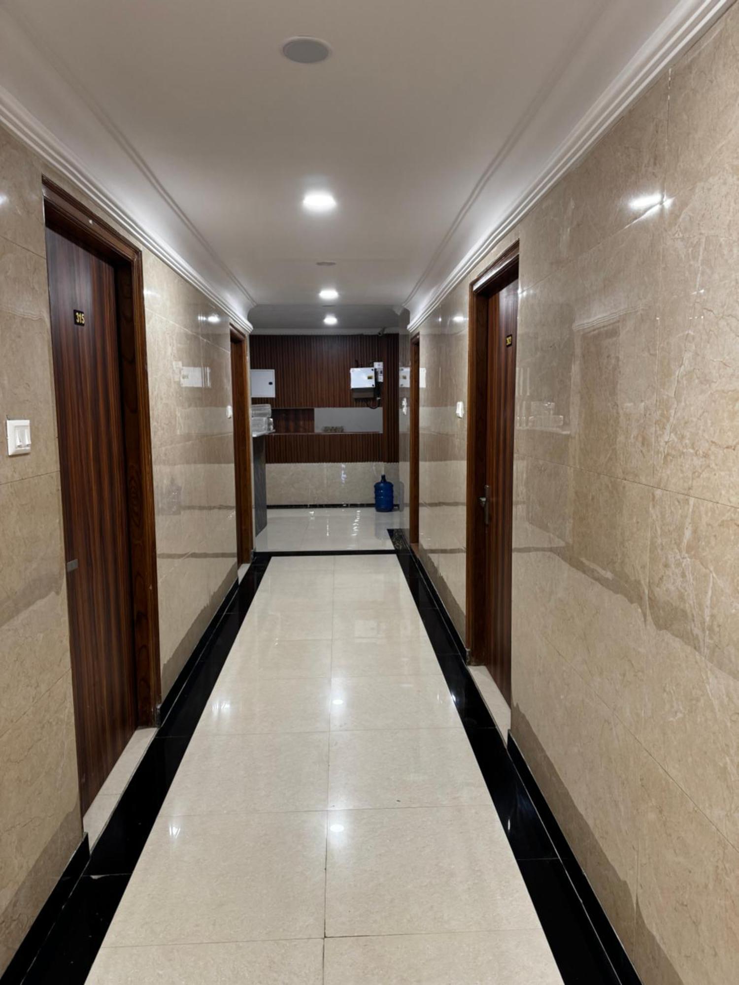 Hotel Walk Inn Faridábád Kültér fotó