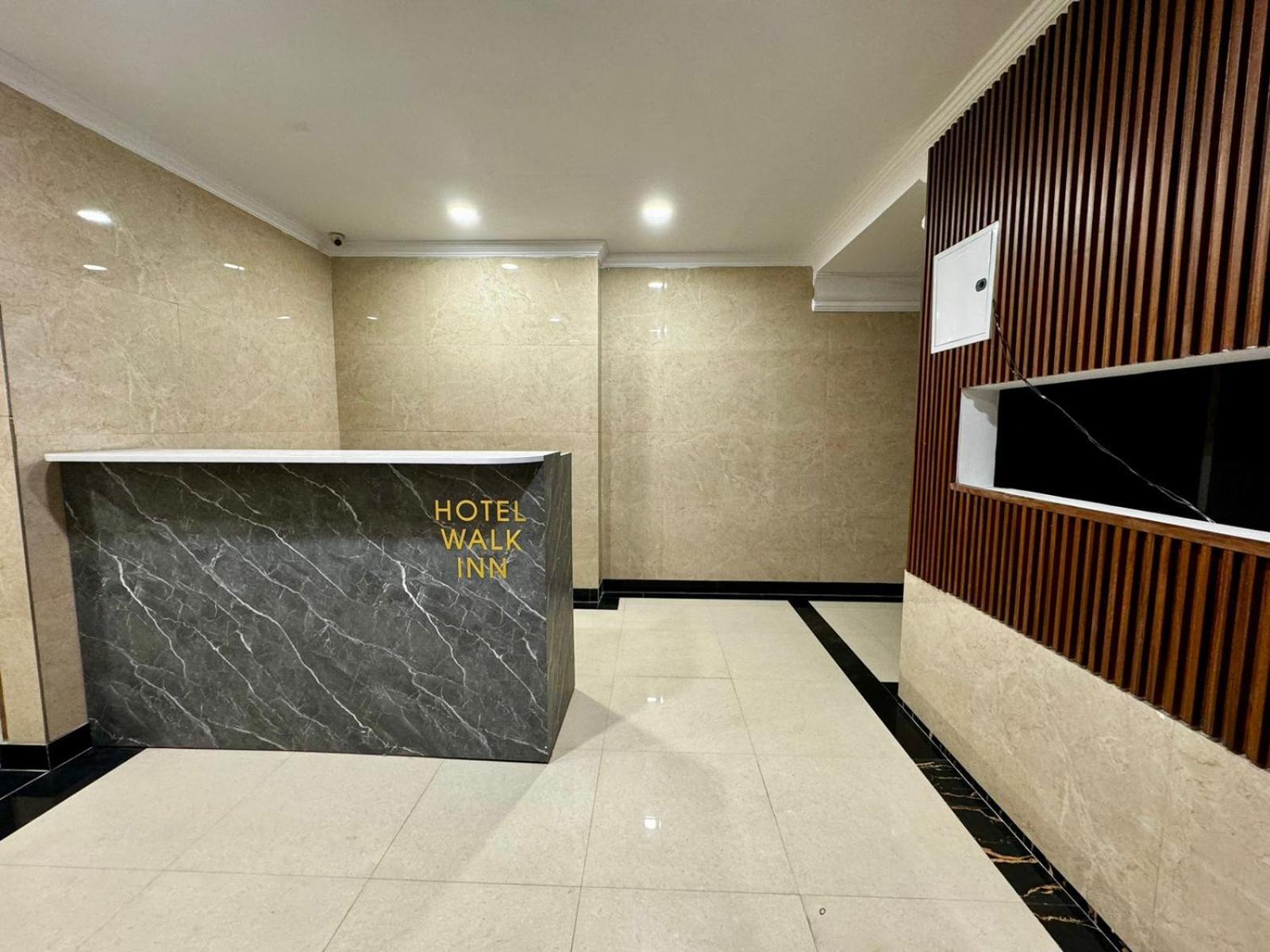 Hotel Walk Inn Faridábád Kültér fotó