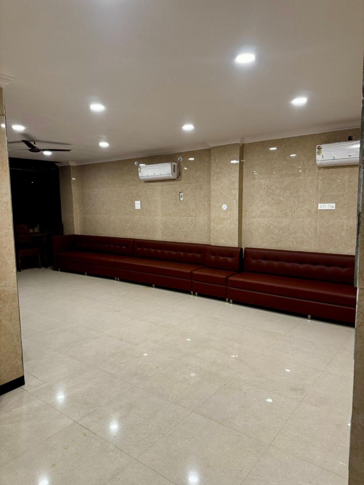 Hotel Walk Inn Faridábád Kültér fotó