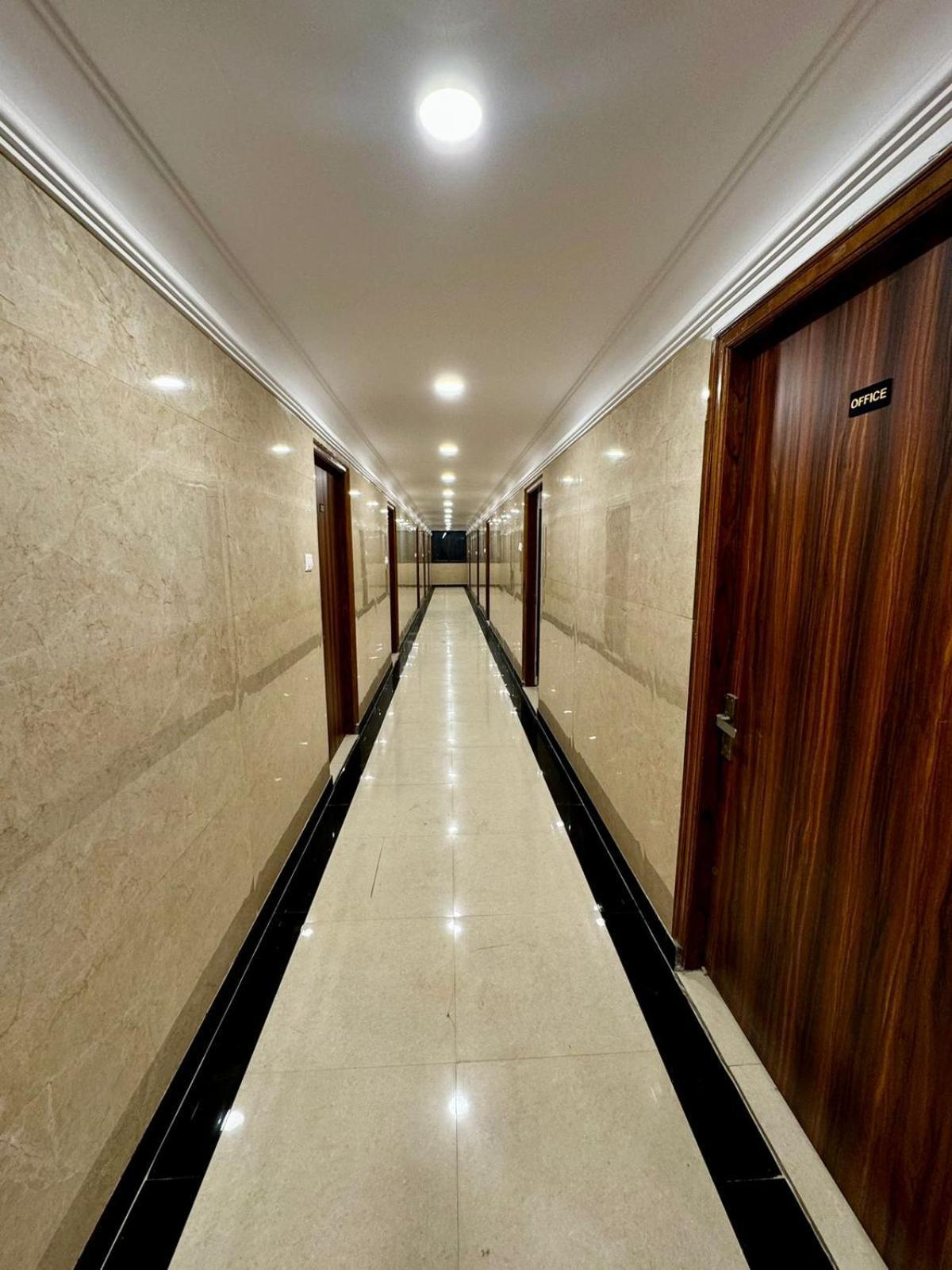 Hotel Walk Inn Faridábád Kültér fotó