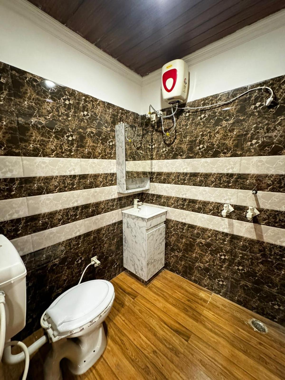 Hotel Walk Inn Faridábád Kültér fotó